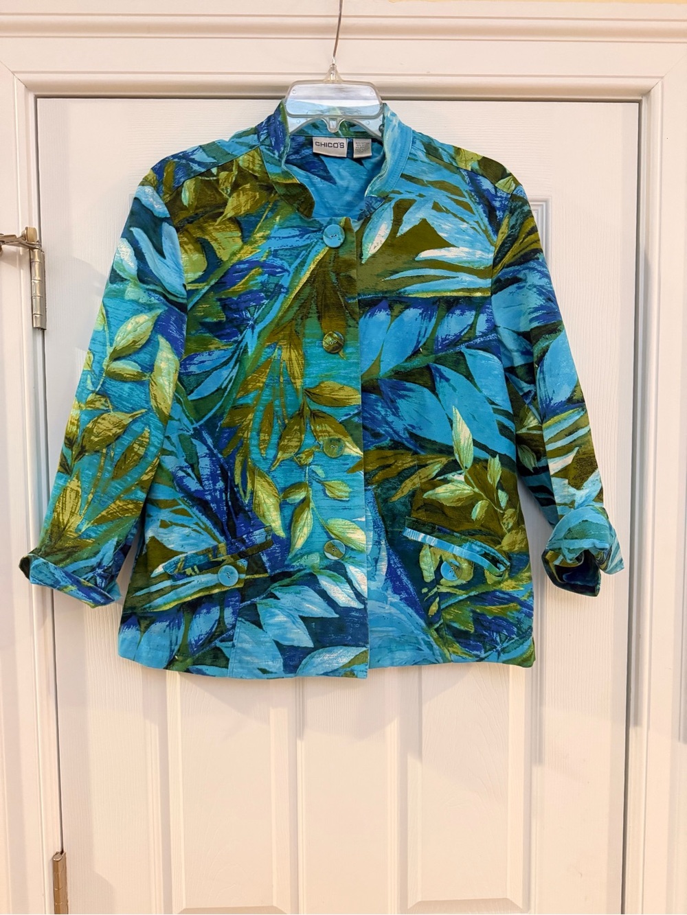 Ladies Size 1 (4-6) "Chico's" Blue & Teal Botanical Cropped Blazer GUC